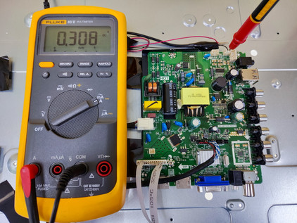 Измерение силы тока подсветки на плате TP.VST59S.PB816 до уменьшения тока